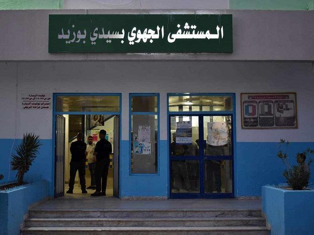 المستشفى الجهوي بسيدي بوزيد يشهد لأول مرة عملية إزالة كيس من الكبد تحت مراقبة المفراس