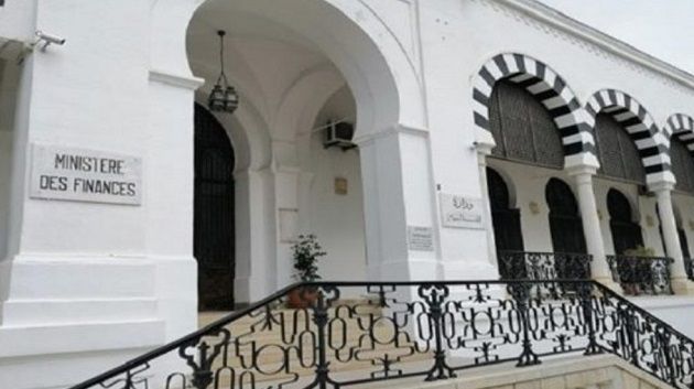 وزارة المالية تدعو الخاضعين للضريبة على الثروة العقارية إلى تسوية وضعياتهم