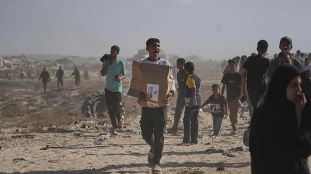 إسرائيل تقصف نازحين وتُجدّد استهداف المجوعين في القطاع