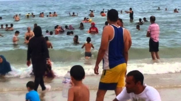 في عمل بطولي: شاب تونسي ينقذ 3 أشخاص من الغرق (فيديو)