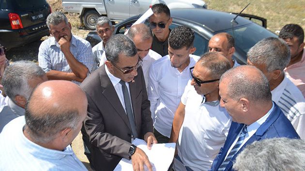 والي سوسة يُسدي تعليماته بتجاوز كل التعطيلات الإدارية المتعلّقة بمشروع تعبيد طريق بالبشاشمة