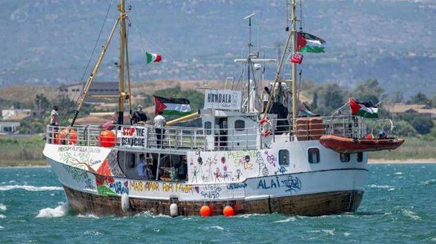 على متنها نحو 15 ناشطاً.. سفينة 'حنظلة' تبحر من إيطاليا نحو غـ.ـزة