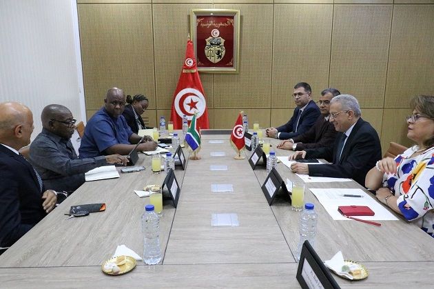 تونس وجنوب أفريقيا تدرسان تطوير الشراكة في مجالات الطب الجينومي وإنتاج اللقاحات