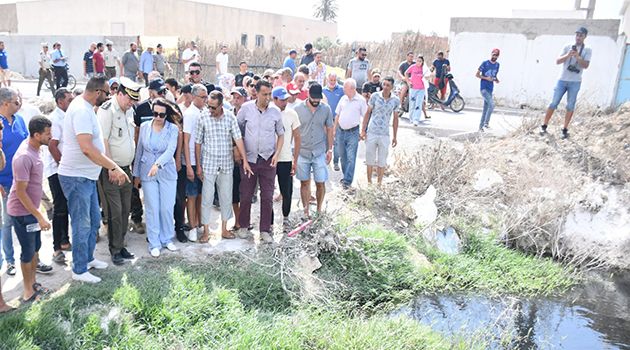 والية نابل تعاين التلوث البيئي بمنطقة صاحب الجبل اثر احتجاجات