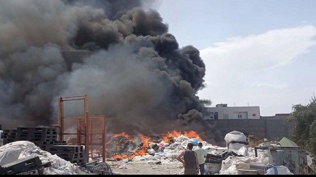 المنستير : إندلاع حريق في مصنع لجمع النفايات ببوحجر