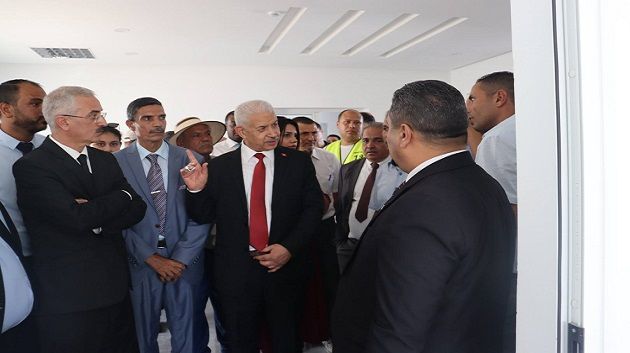 وزير التجارة يتابع نسق التزود بالمواد الغذائية بجزيرة جربة