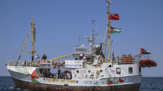 بعد عودة الإتصال بناشطيها.. السفينة 'حنظلة' تواصل الإبحار نحو غـ.ـزة 