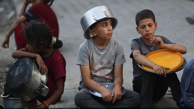 إسرائيل تعلن أنها ستسمح جزئيا بدخول السلع التجارية مجددا إلى القطاع