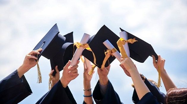 فتح باب الترشّح للطلبة التونسيين للتمتّع بمنح دراسية بمؤسّسات جامعية عمومية بالمغرب وبالجزائر