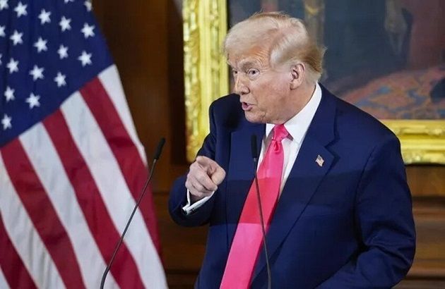 ترامب يهدّد كل دولة تشتري النفط الروسي بفرض رسوم جمركية إضافية 
