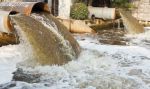 قابس: تكوين لجنة متابعة لرصد عمليات سكب المياه الصناعية المستعملة في مجاري الأودية وفي السباخ والبحر
