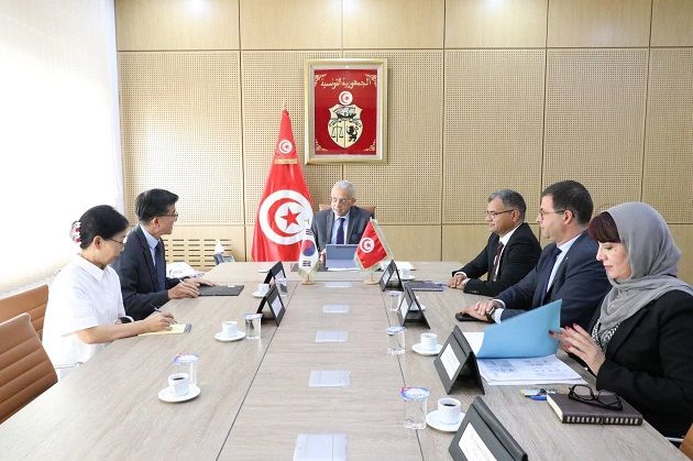 وزير الصحة يبحث مع السفير الكوري دفع الابتكار الصحي ومواكبة أحدث التقنيات الطبية