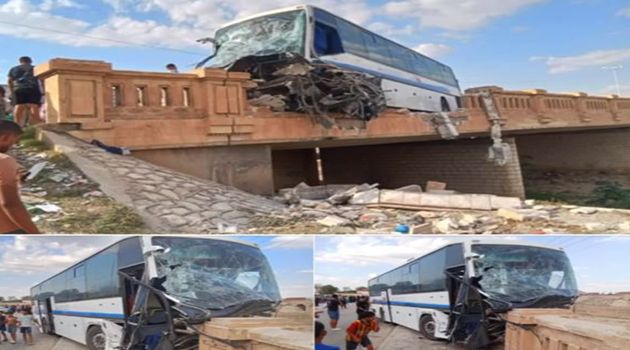 اصطدام بين شاحنة ثقيلة وحافلة على جسر سبيطلة دون خسائر بشرية (فيديو)