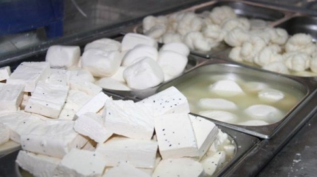 في 3 ولايات: حجز وإتلاف مواد غذائية ومياه غير صالحة للاستهلاك 