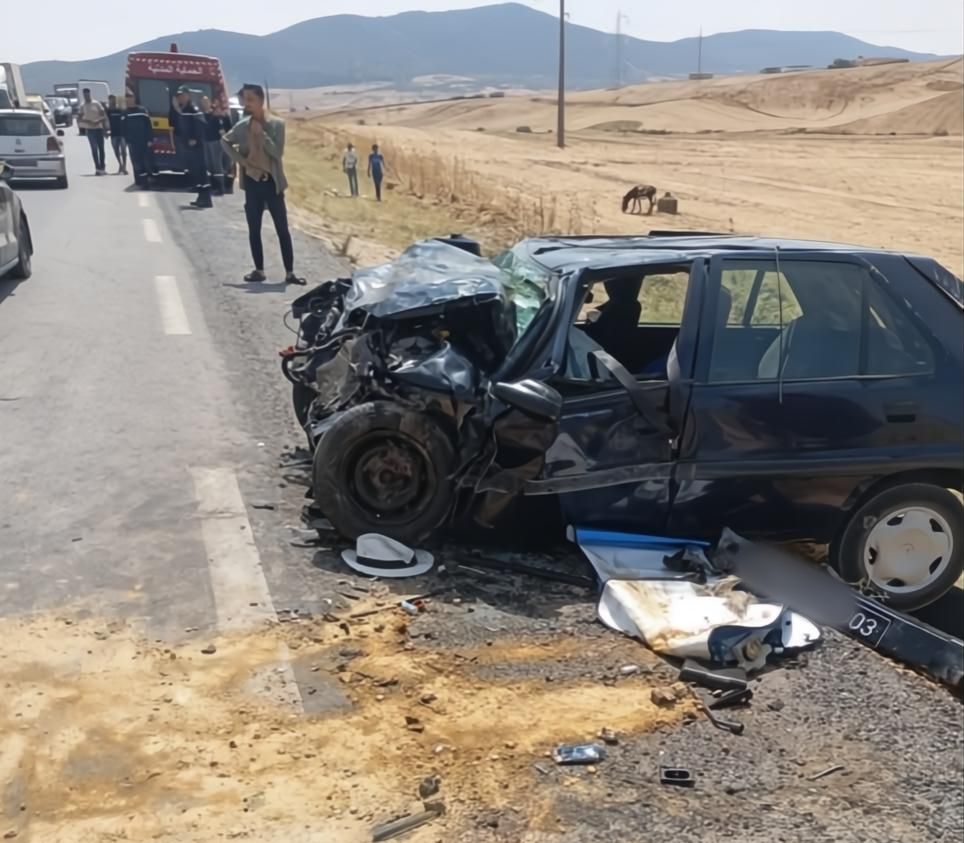 فرنانة: 3 وفيات و 6جرحى في حادث تصادم بين سيارة لواج و سيارة عائلية
