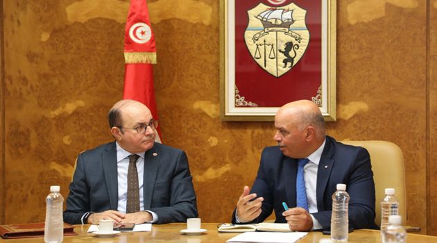وزارتا النقل والسياحة تتدارسان إمكانية فتح خطوط جوية جديدة 