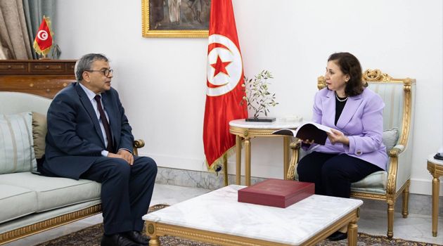 رئيسة الحكومة تؤكد ضرورة التعويل على الذات وعدم الخضوع لأيّ إملاءات خارجية 