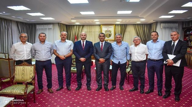  السيد سفيان التنفوري والي سوسة يستقبل الهيئة المديرة للنجم الرياضي الساحلي