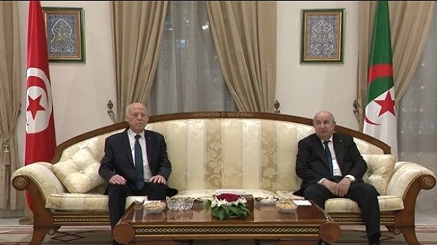 رئيس الجمهورية يُجري محادثات مع نظيره الجزائري (فيديو)
