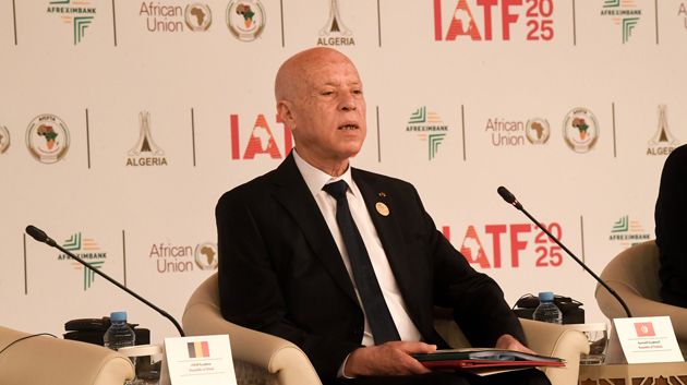 من الجزائر سعيّد يؤكد: 'قارتنا تزخر بكُلّ الثروات.. لكنّ  يمُوت فيها الشباب فقرا والسُكّان جوعا'