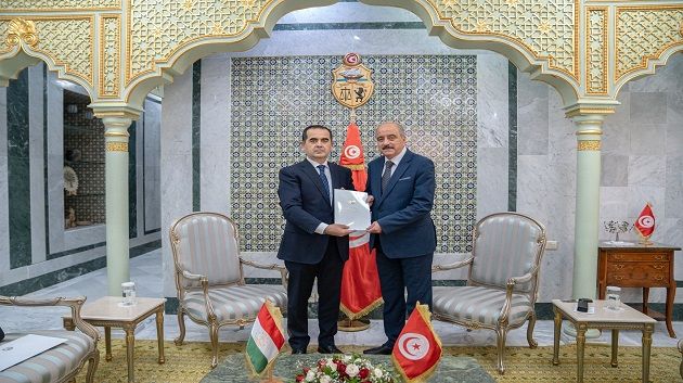 وزير الخارجية يتسلّم نسخة من أوراق اعتماد السفير الجديد لطاجيكستان بتونس