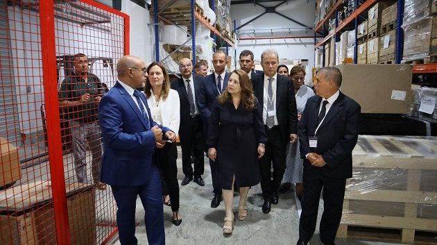 وزيرة الصناعة تُشرف على توسعة مؤسسة مختصة في الصناعات الإلكترونية بالمغيرة