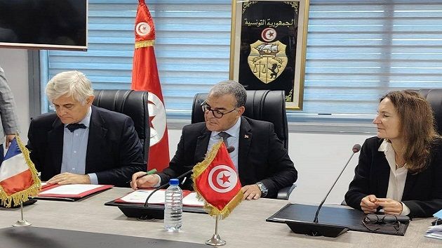بقيمة 180 مليون دينار :  توقيع  عدد من الإتفاقيات المالية بين تونس والوكالة الفرنسية للتنمية