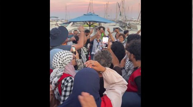 بدء خروج أول سفينة من ميناء سيدي بوسعيد في اتجاه القطاع (فيديو)