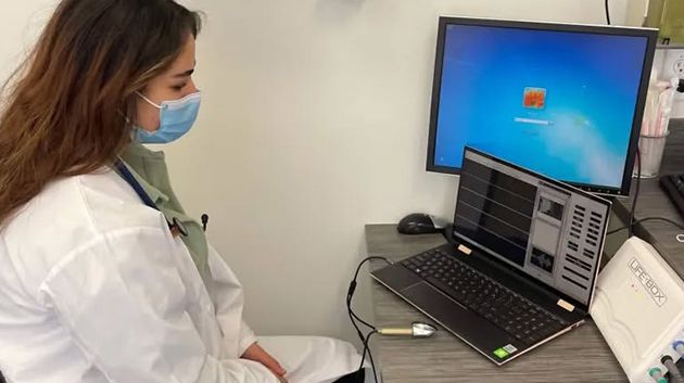 مهندسون تونسيّون يطورون جهازاً للتحليل الطبي عن بعد