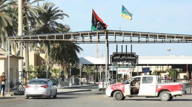 السلطات الليبية تنفي توقّف حركة العبور بمعبر راس جدير