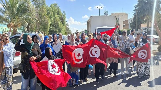 مُعطّلون عن العمل في قفصة: 'بعد ما قرينا وحلمنا وتخرجنا.. لقينا رواحنا ضحية البطالة'