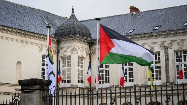 رغم الحظر.. 86 بلدية فرنسية ترفع علم فلسـ.طين 