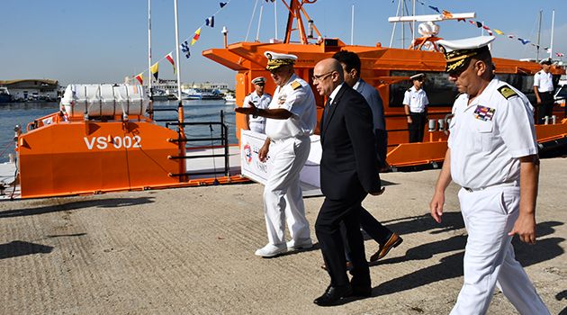 وزير الدفاع يشرف على موكب دخول طوّافتين للإغاثة والإنقاذ حيّز الخدمة
