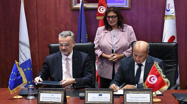 مشروع الربط الكهربائي بين تونس وإيطاليا.. توقيع إتفاقية بين ستاغ والبنك الأوروبي للإستثمار               
