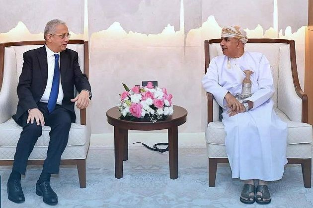 وزير الصحة يؤدي زيارة عمل الى سلطنة عمان 