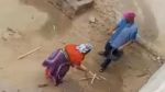 ظهر في فيديو صادم يعنّف شقيقه من ذوي الإعاقة.. الإحتفاظ بالمعتدّي