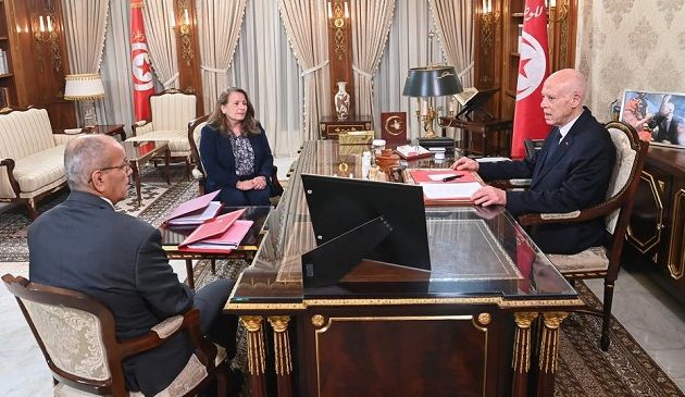 رئيس الجمهورية يسدي تعليماته بتوجيه فريق مشترك إلى المجمع الكيميائي بقابس
