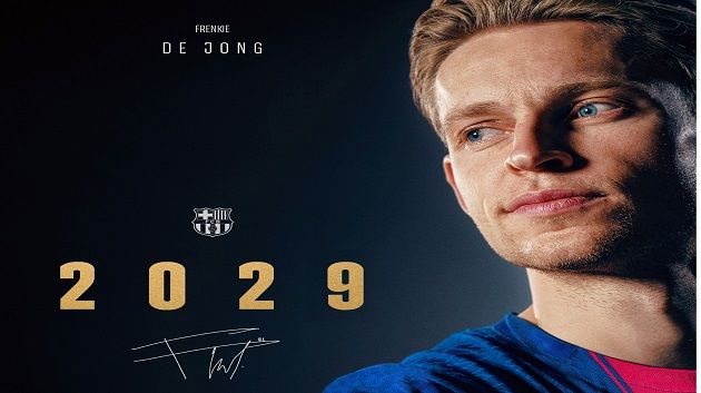 فرينكي دي يونغ يجدد عقده مع برشلونة حتى 2029