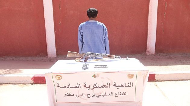 الجزائر: تفكيك خلية إرهابية وحجز أسلحة