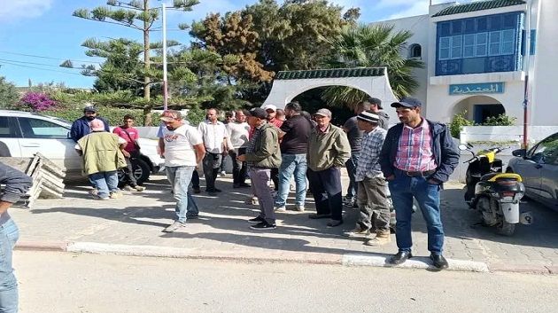 حمام الأغزاز : مطالب بتسوية وضعية بناءات ‎