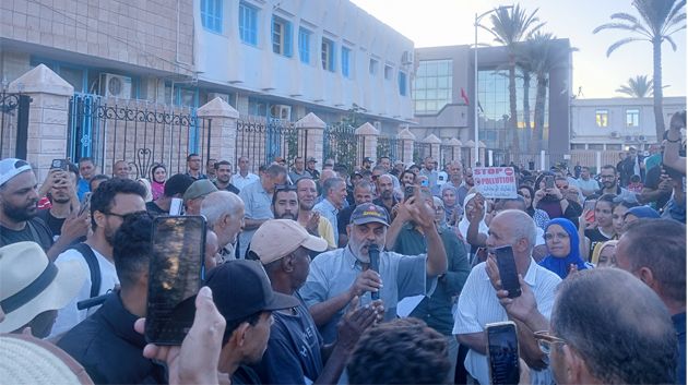 قابس: وقفة احتجاجية رفضا لقرارات المجمع