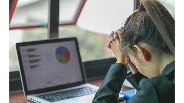 دراسة: العمل لساعات طويلة يؤثر على دماغك