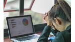 دراسة: العمل لساعات طويلة يؤثر على دماغك