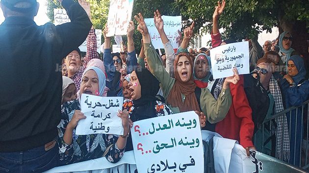 وقفة احتجاجية للمعطّلين عن العمل أمام مقر البرلمان‎ (صور)