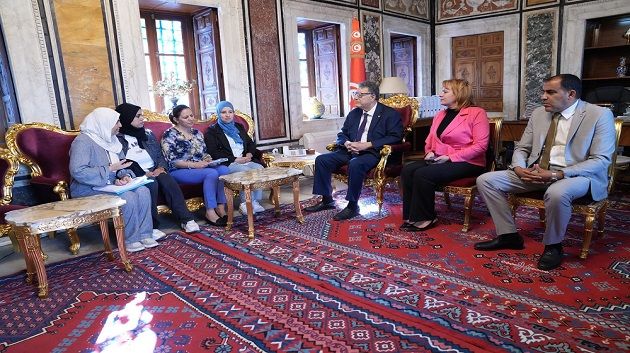 رئيس البرلمان يستقبل وفدا من ممثلي أصحاب الشهائد العليا المدرجين ببرنامج الخدمة التطوعية