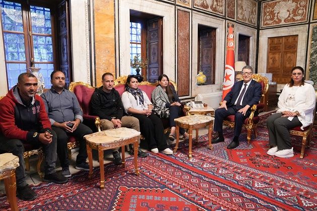 رئيس البرلمان يستقبل ممثلي خريجي الجامعات ممن طالت بطالتهم