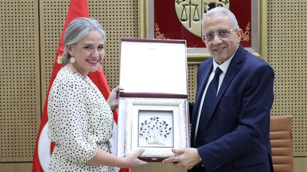 تونس تعزّز التعاون الدولي لتحسين رعاية مرضى السرطان