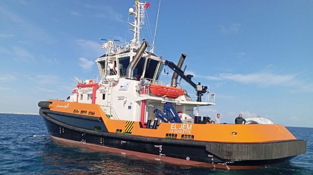 مدنين: الميناء التجاري بجرجيس يتسلّم جرّارا بحريا يعمل بتقنيات متطوّرة 