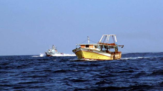 مسلّحون يعترضون مركب صيد تونسي ويستولون على تجهيزاته (فيديو) 