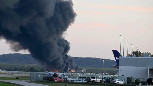 (فيديو): 7 قتلى على الأقل في تحطّم طائرة شحن أمريكية